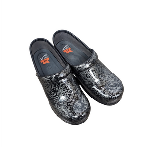 Dansko Clogs Eu 40 US 9.5 Black Patent Leather